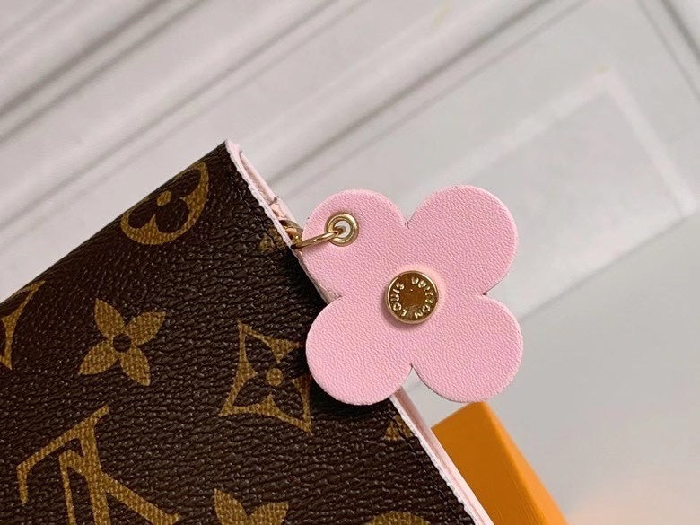 146PE55B Popular leather Wallets