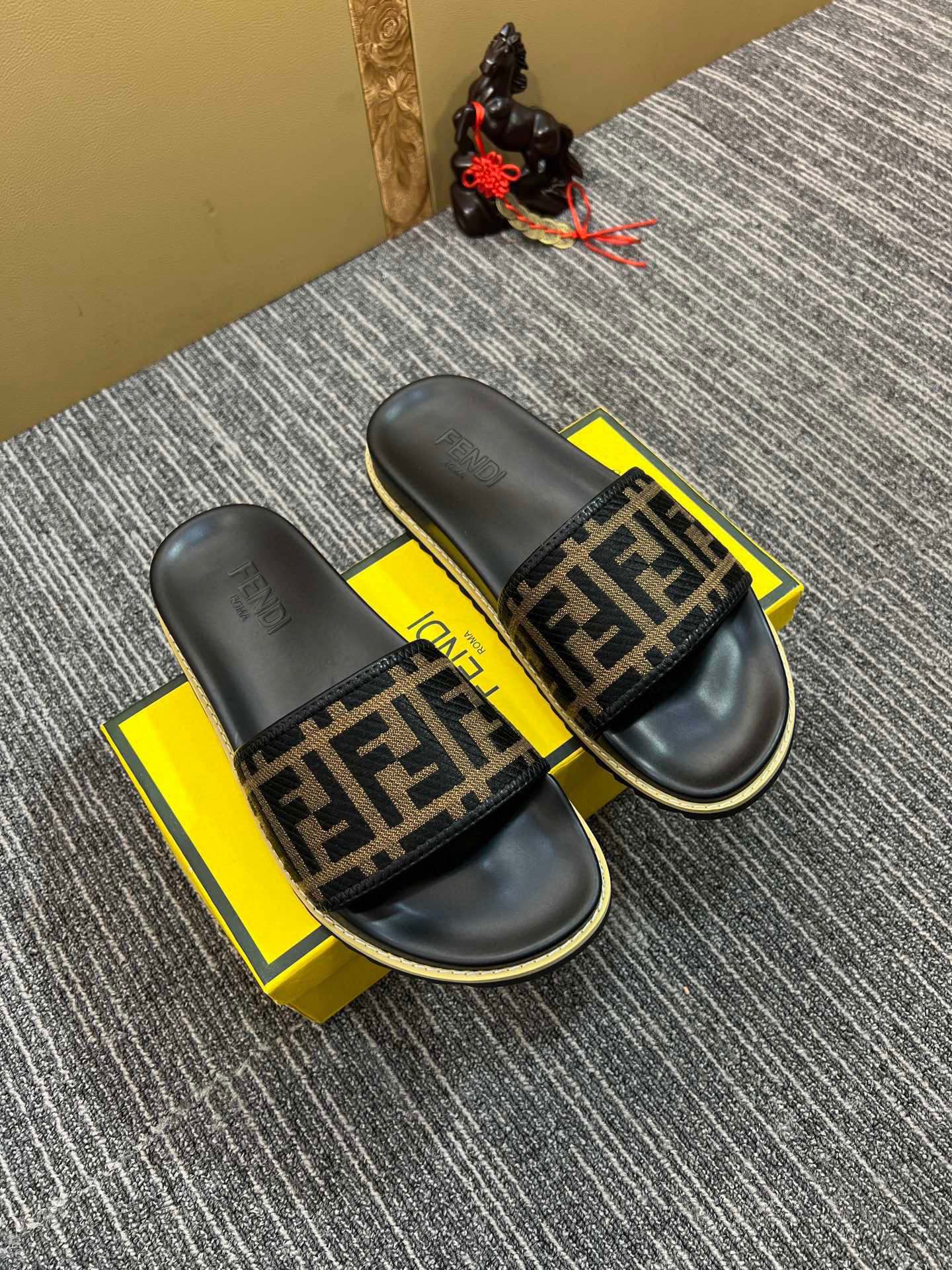 5XF105Z Popular Slippers