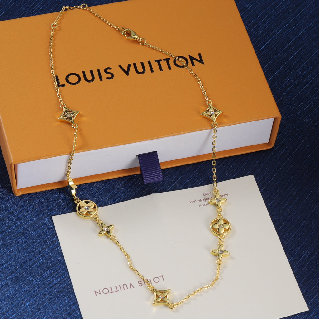 175RE31X Popular    Necklaces .
