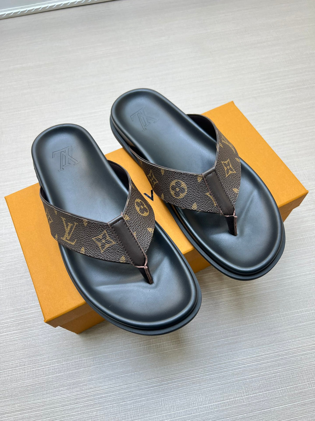 54E57Z Popular slippers