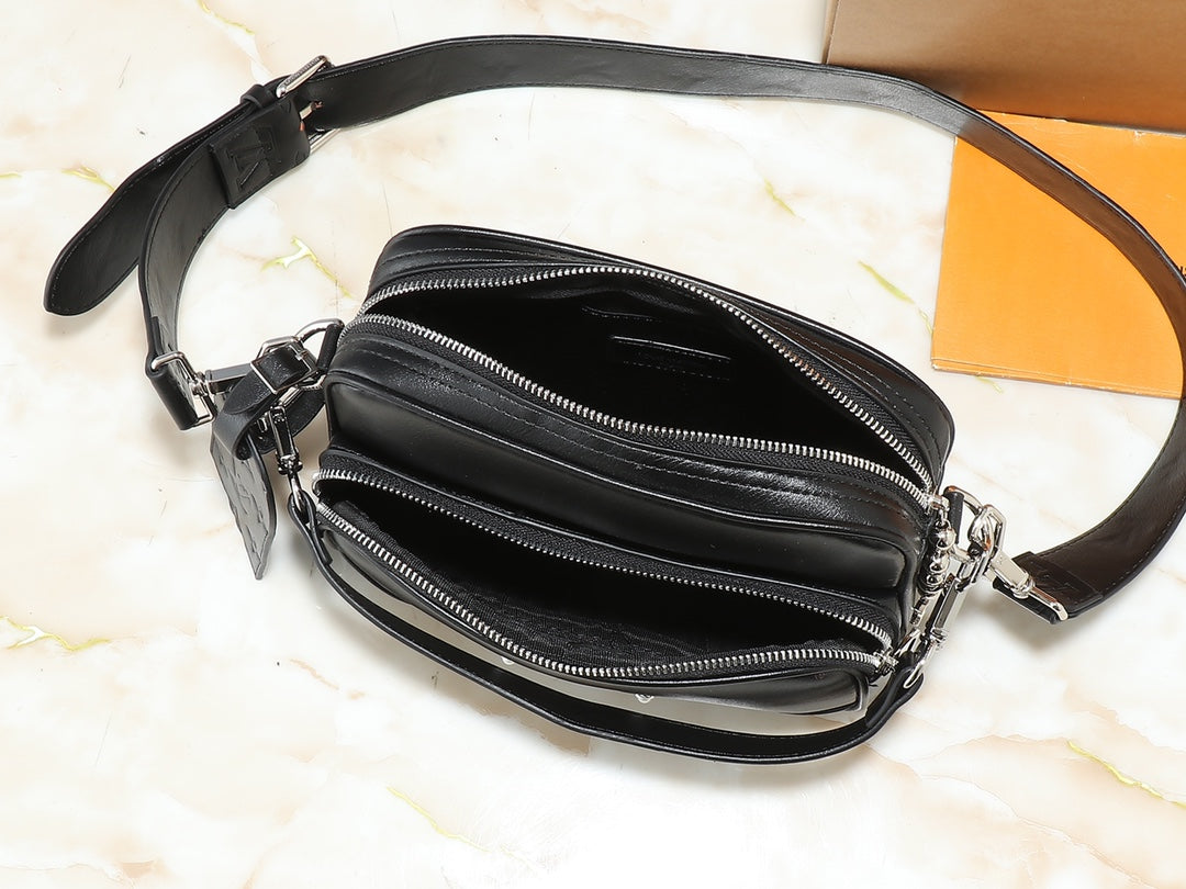 146PE108B Popular leather bag