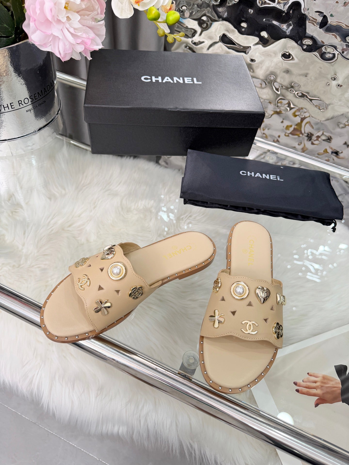 Z2X66C42  Popular high-quality leather slippers