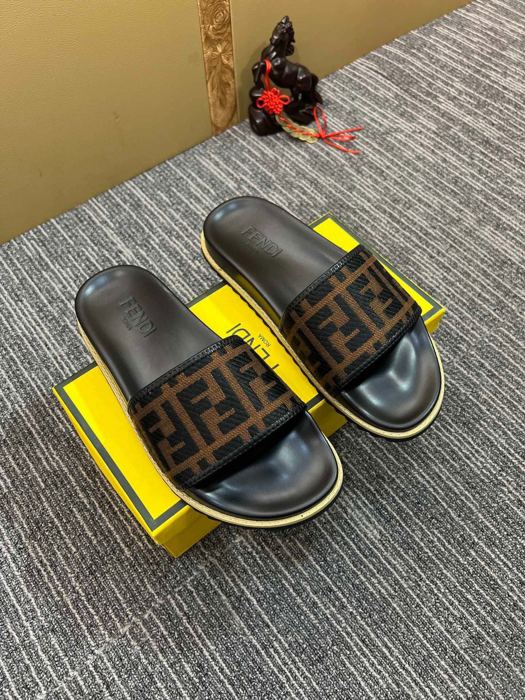 5XF105Z Popular Slippers