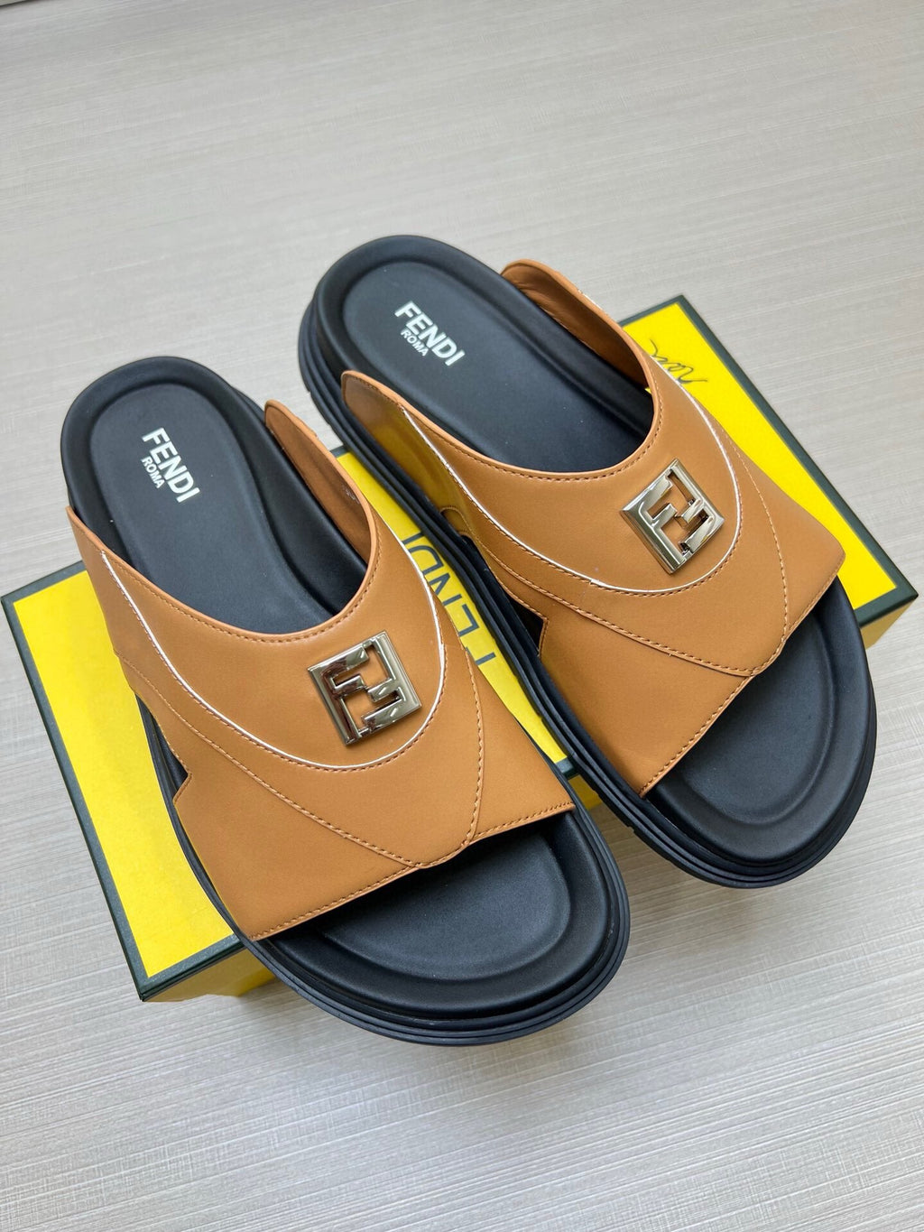 5LF221Z Popular Slippers
