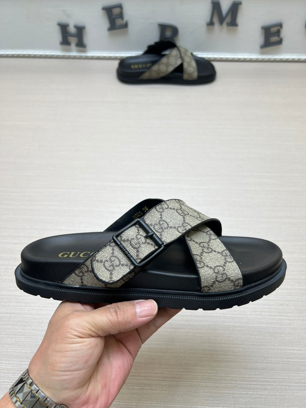 54B90Z Popular slippers