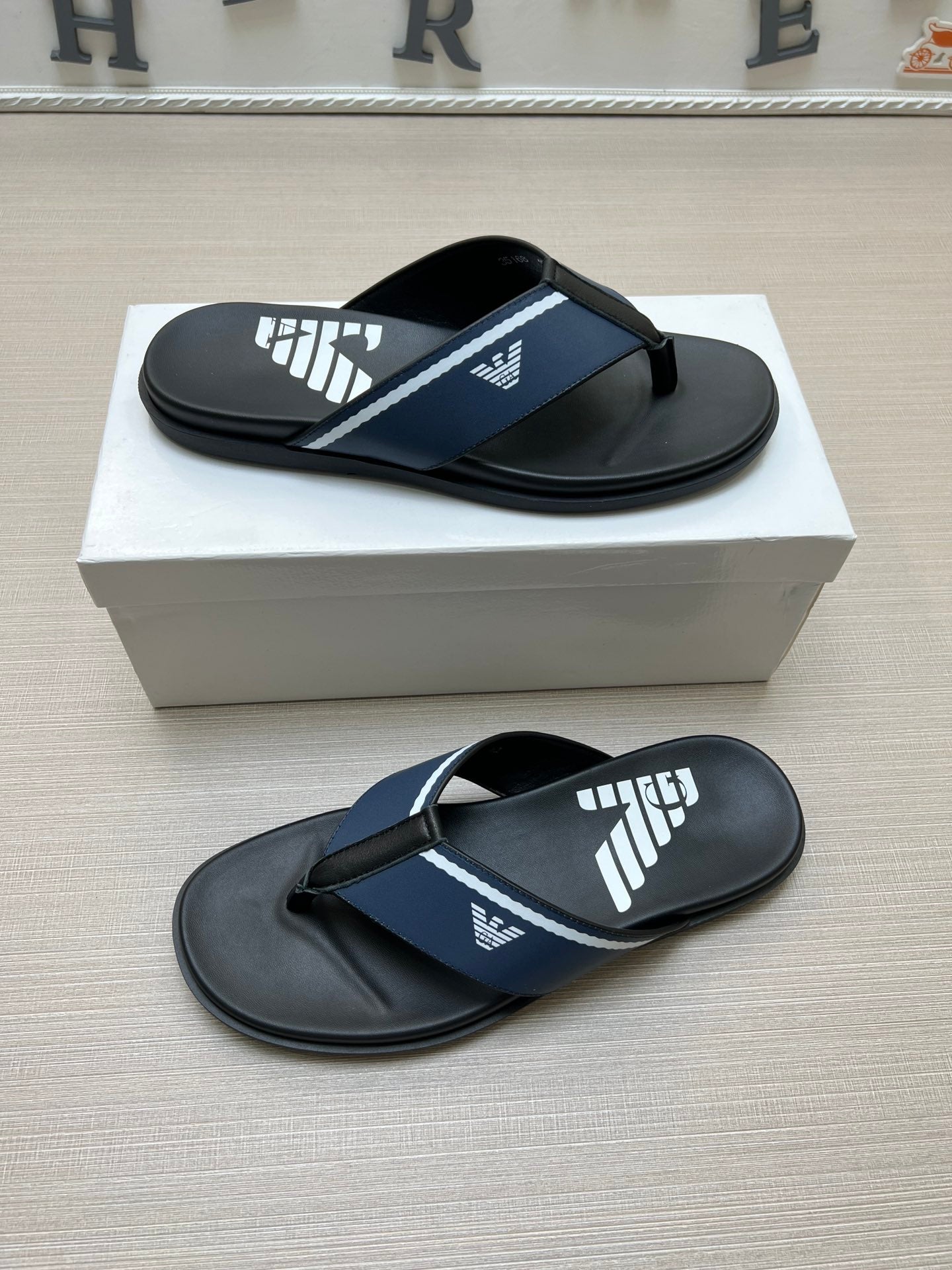 54A104Z Popular slippers