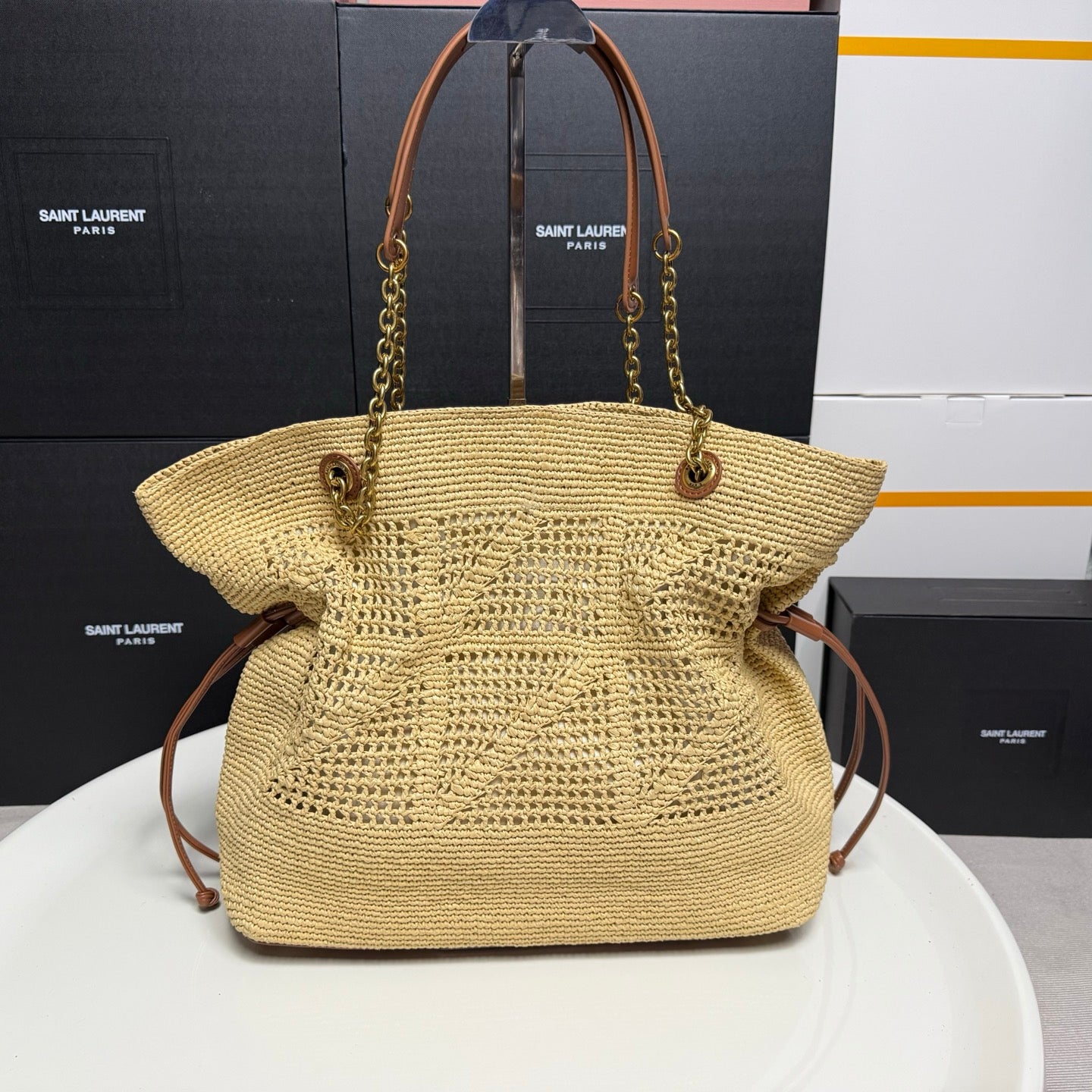 B1X66SL5  Popular woven bag