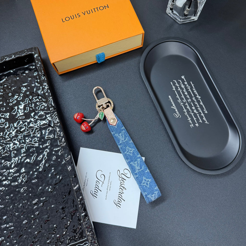35QE4A Popular bag 's charms accessories