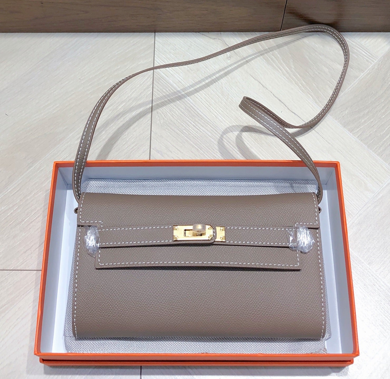 B1X66H11 Popular high-quality leather bag