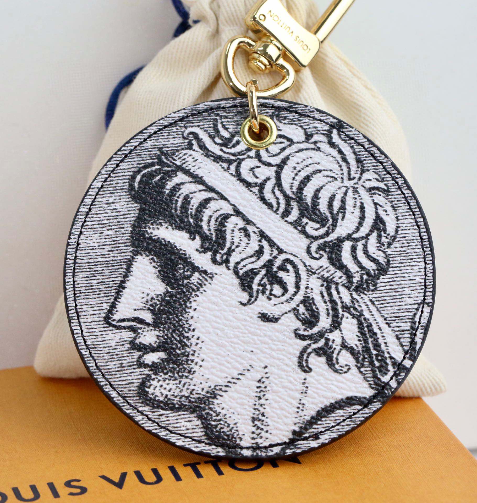 35QE20A Popular bag 's charms accessories