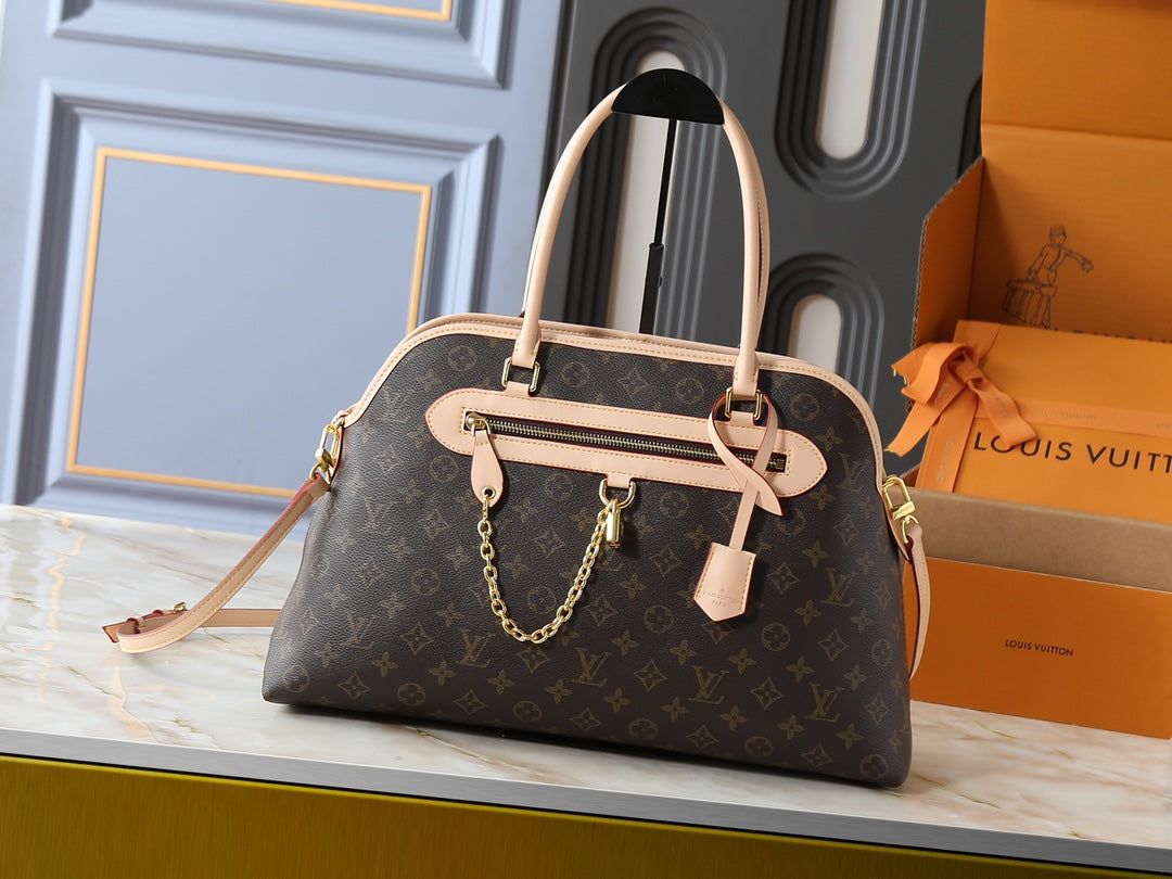 146PE107B Popular leather bag
