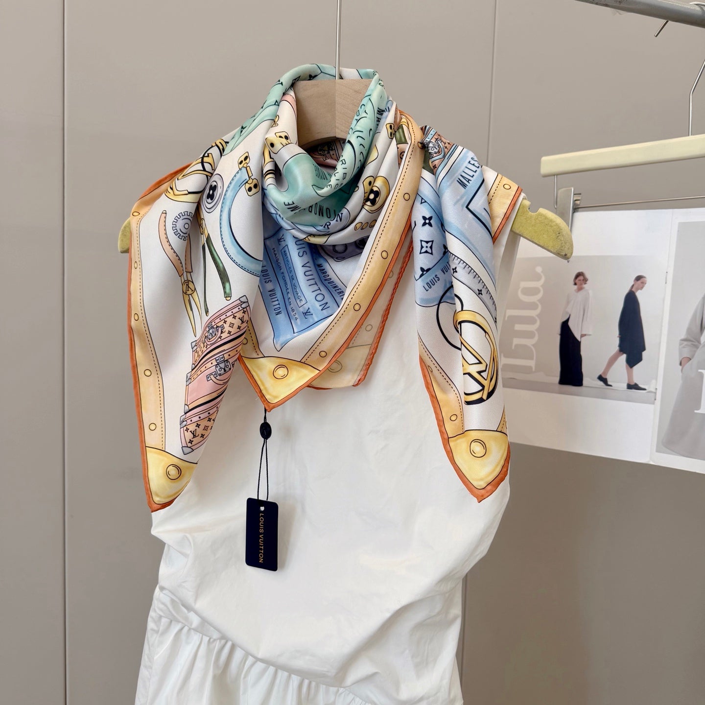 136NE18W Popular Silk Scarve