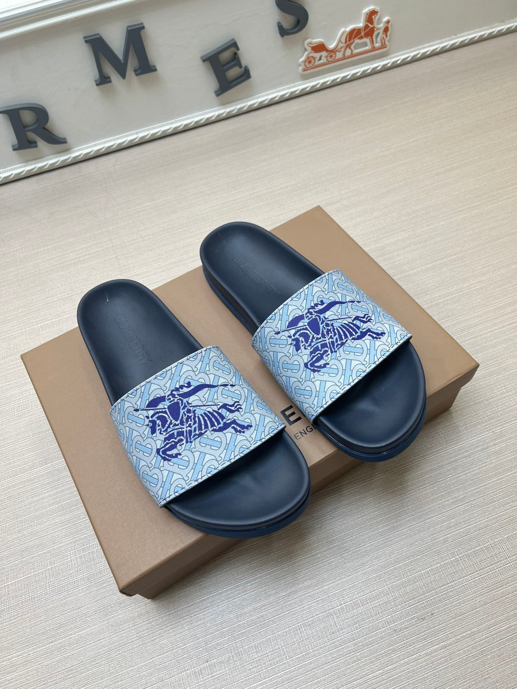 54R119Z Popular slippers