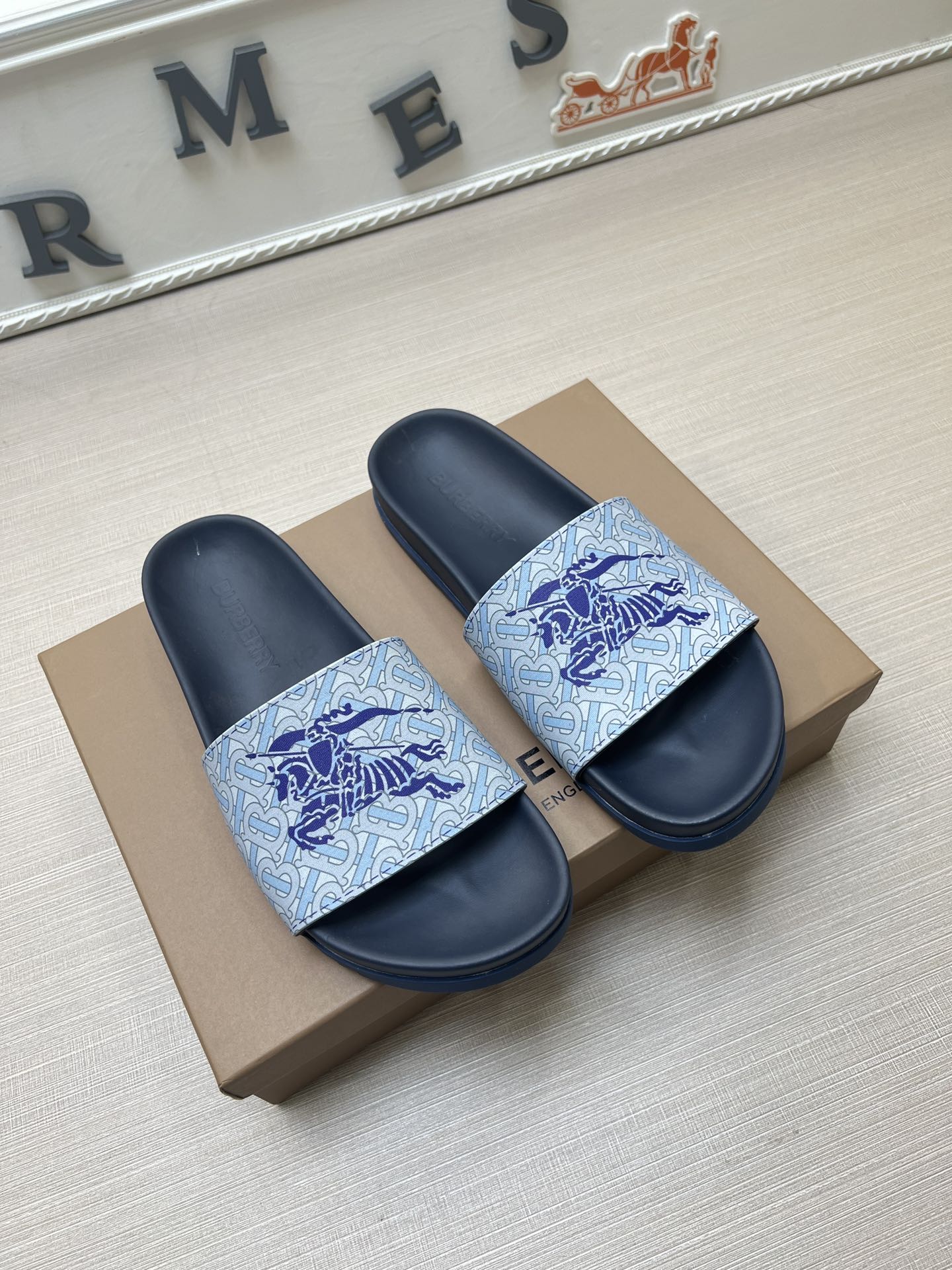 54R119Z Popular slippers