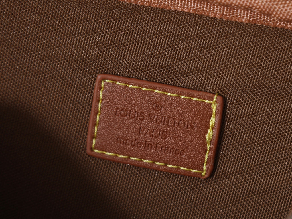 146PE109B Popular leather bag