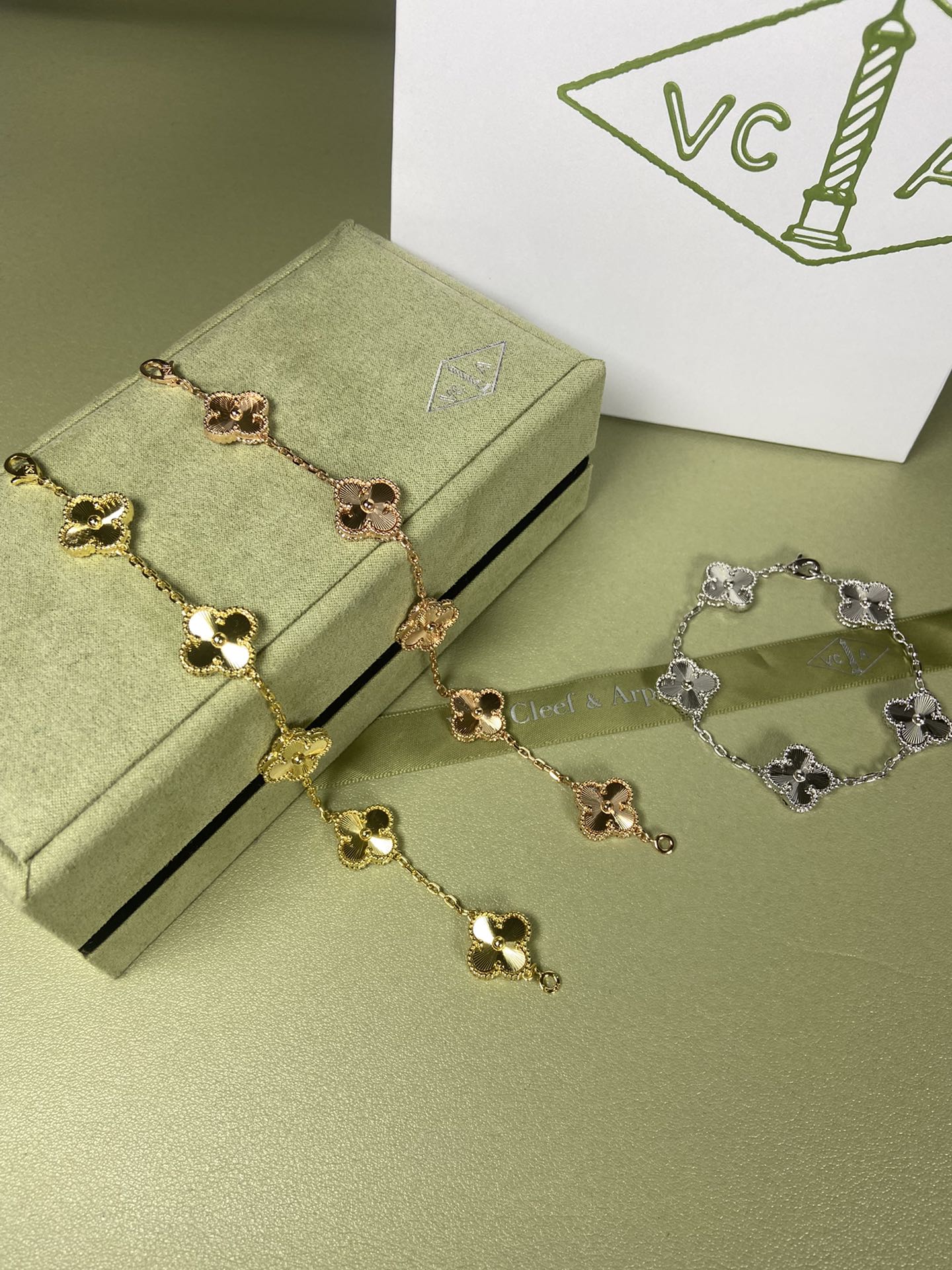 5XVA181K  Popular bracelets  5 flowers normal size1.5cm flower