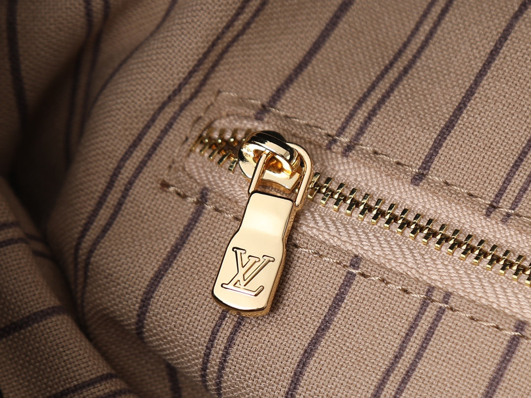 146PE65B Popular leather bag
