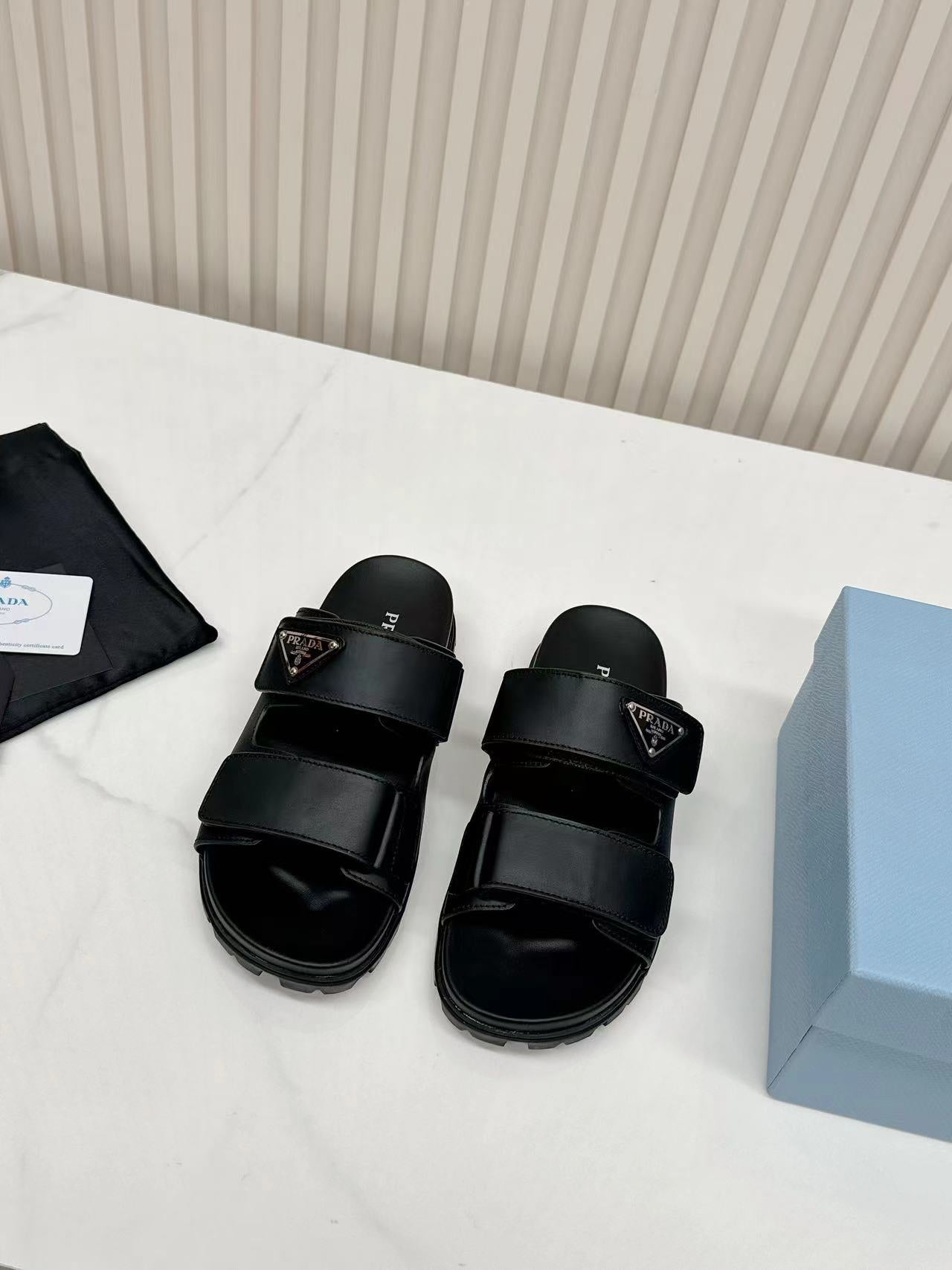 14PD26Z Popular sandals