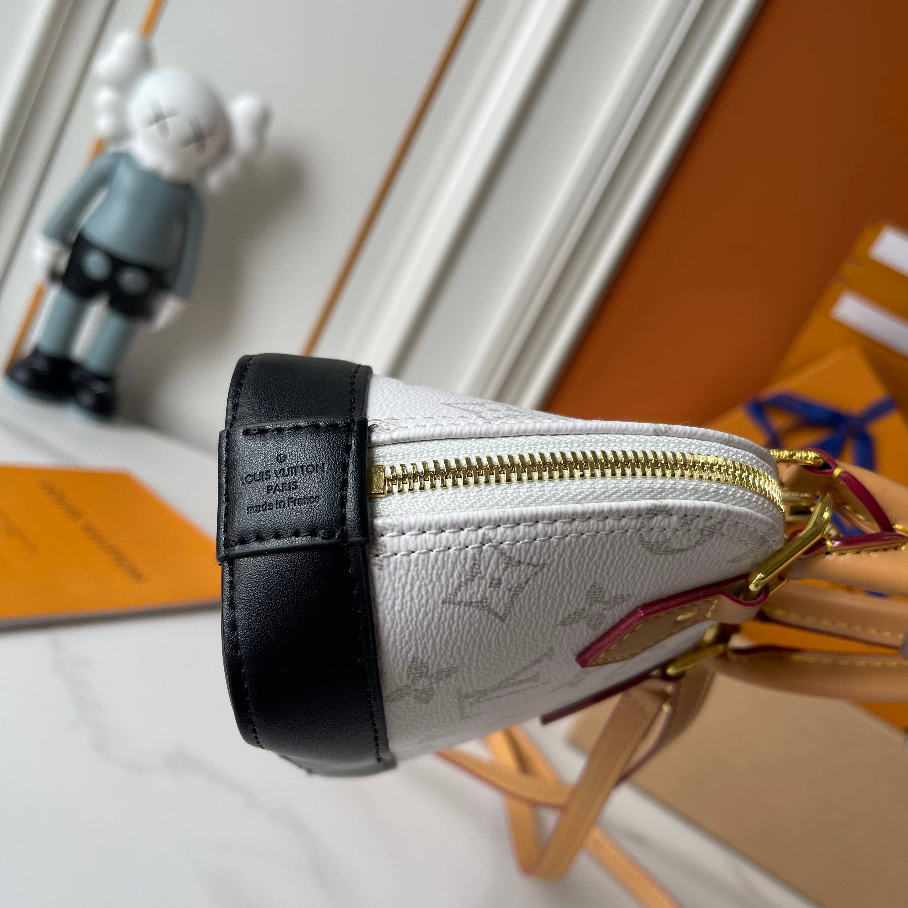 146PE101B Popular leather bag