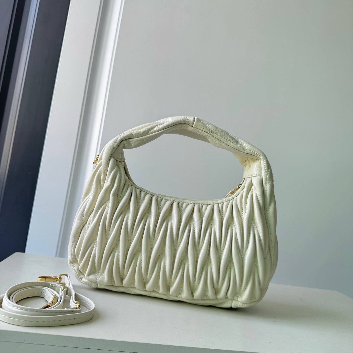 146PA120B Popular leather bag（29x24x10cm）