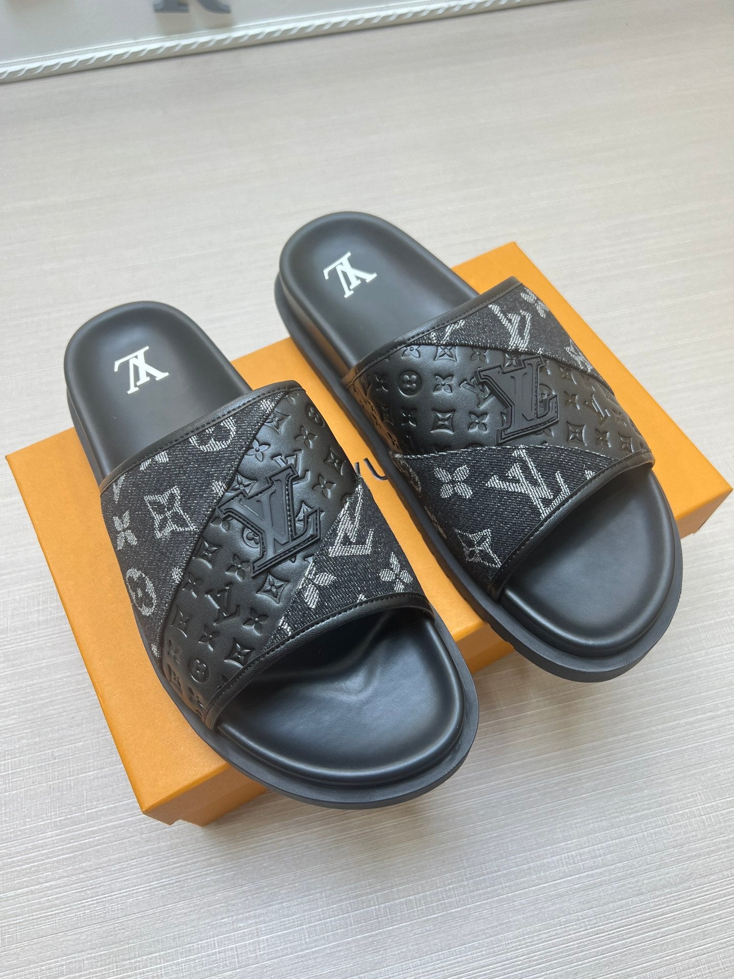 54E2Z Popular slippers