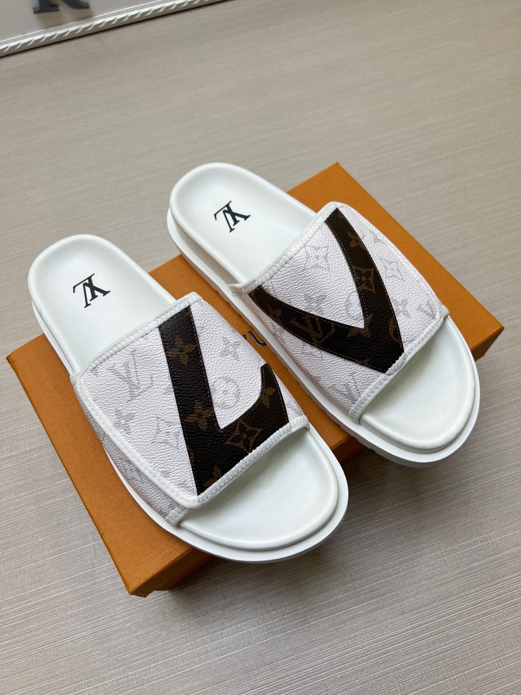 5WE251Z Popular Slippers