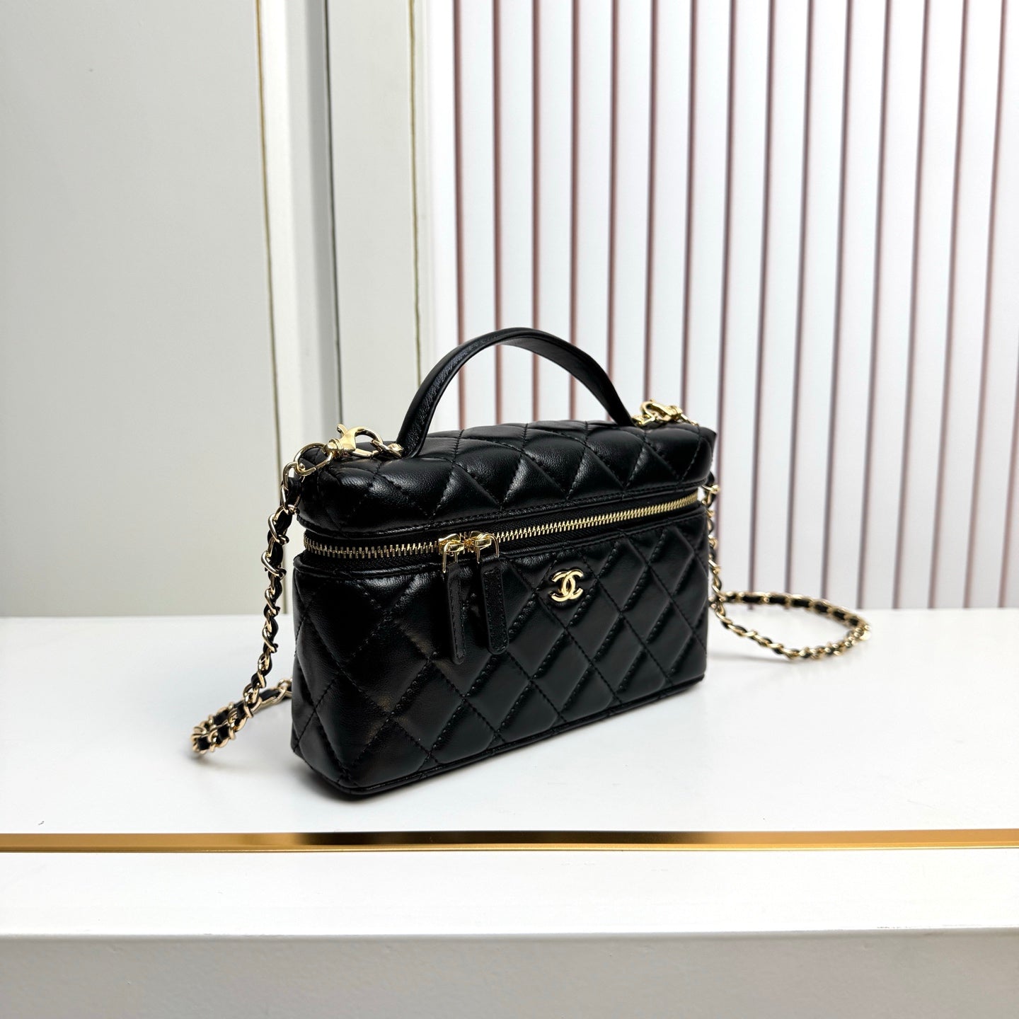 B1X66C19  Popular leather bag