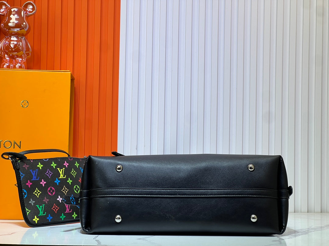 1WE95B Popular leather bag