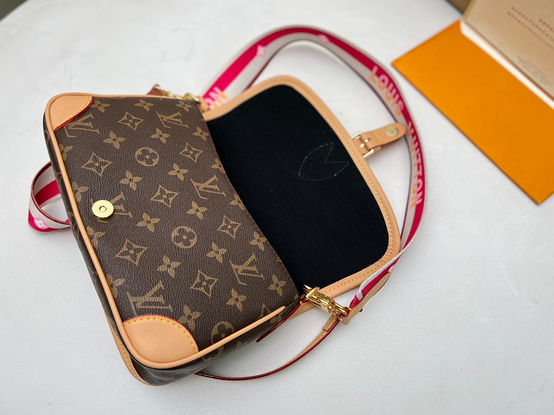 2XE028B Popular leather bag 