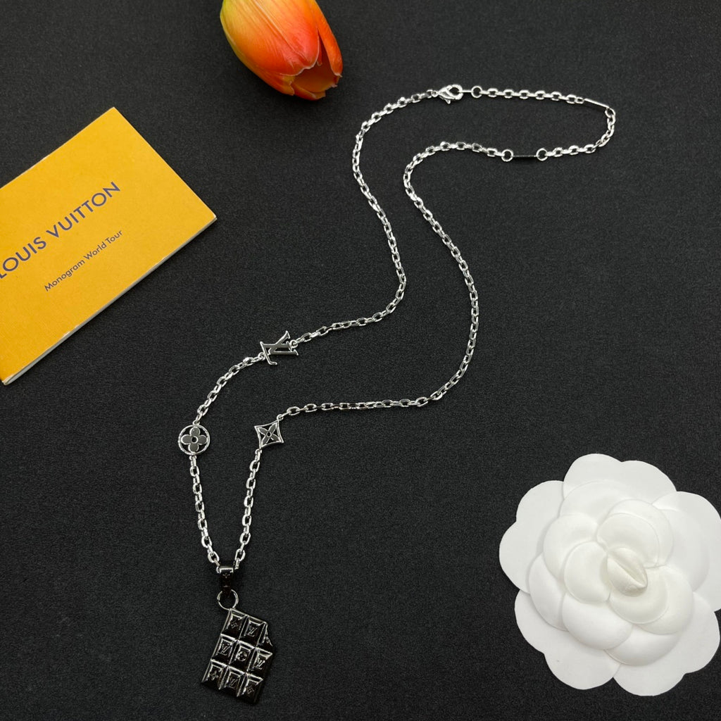 15QE129X Popular Necklace