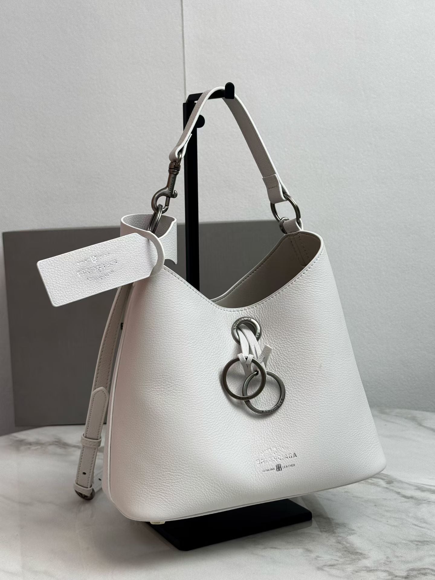 B1P46J144 Popular leather bags