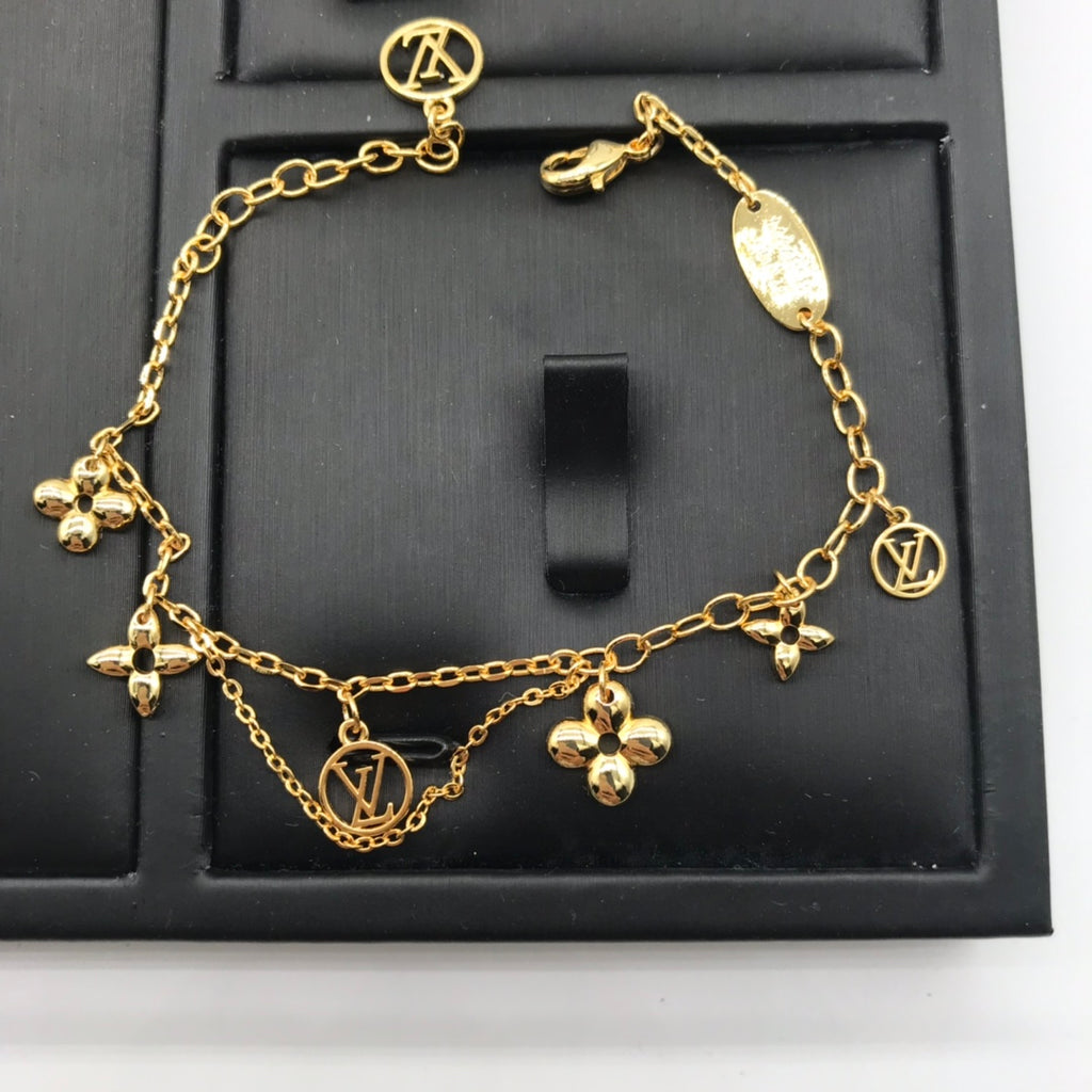 1XE599X  Popular   Earrings Bracelets Necklaces