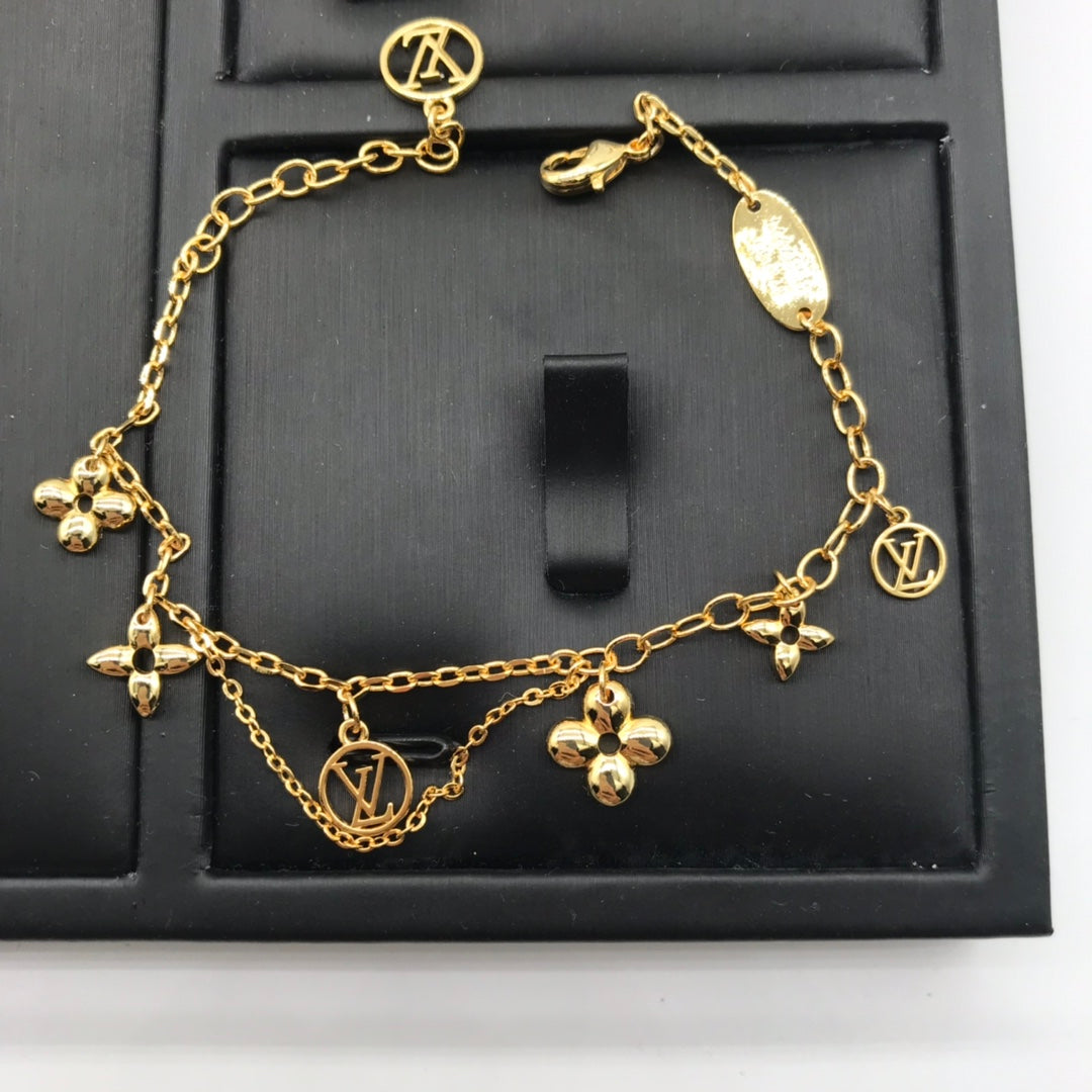 1XE599X  Popular   Earrings Bracelets Necklaces