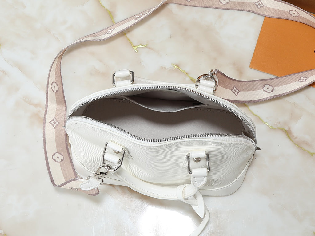 146PE102B Popular leather bag