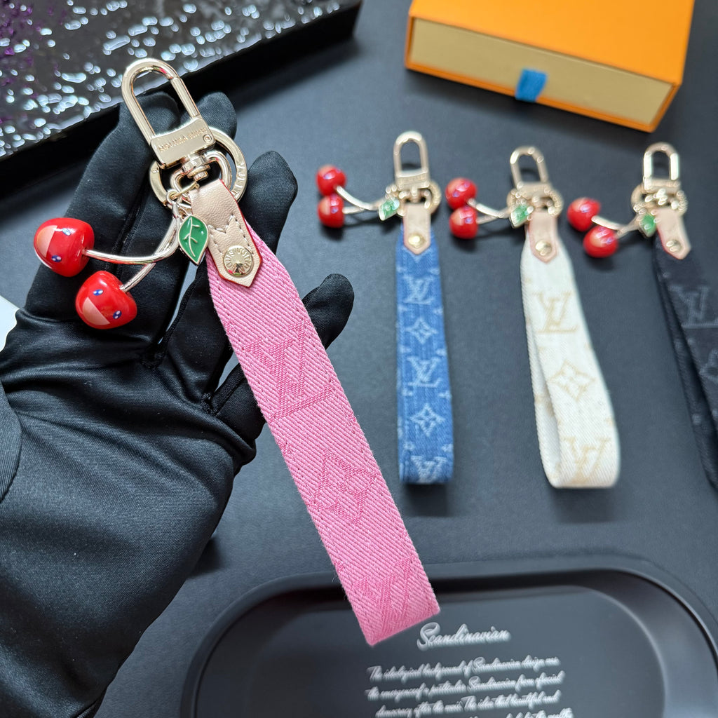 35QE4A Popular bag 's charms accessories