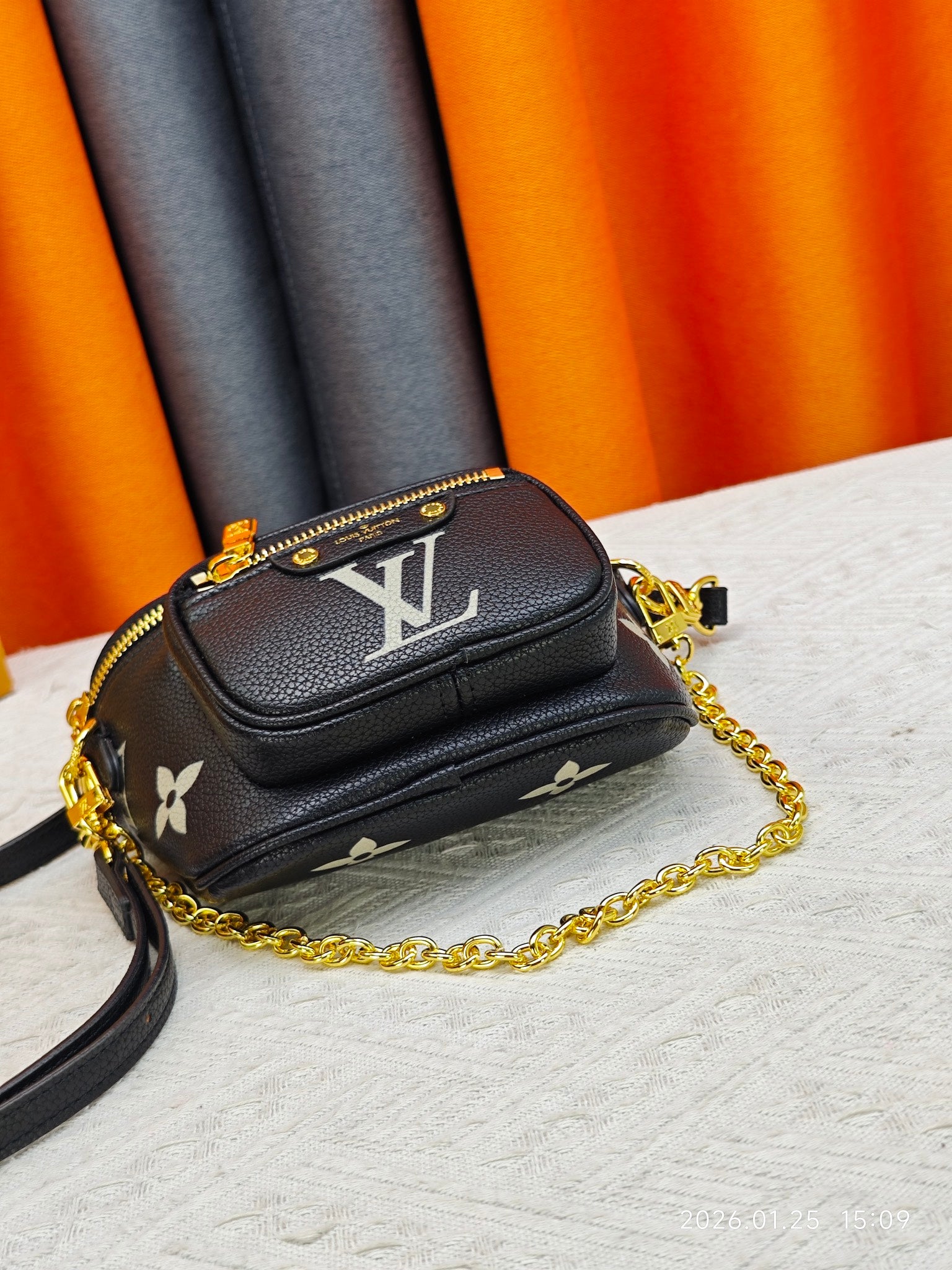 146PE76B Popular leather bag
