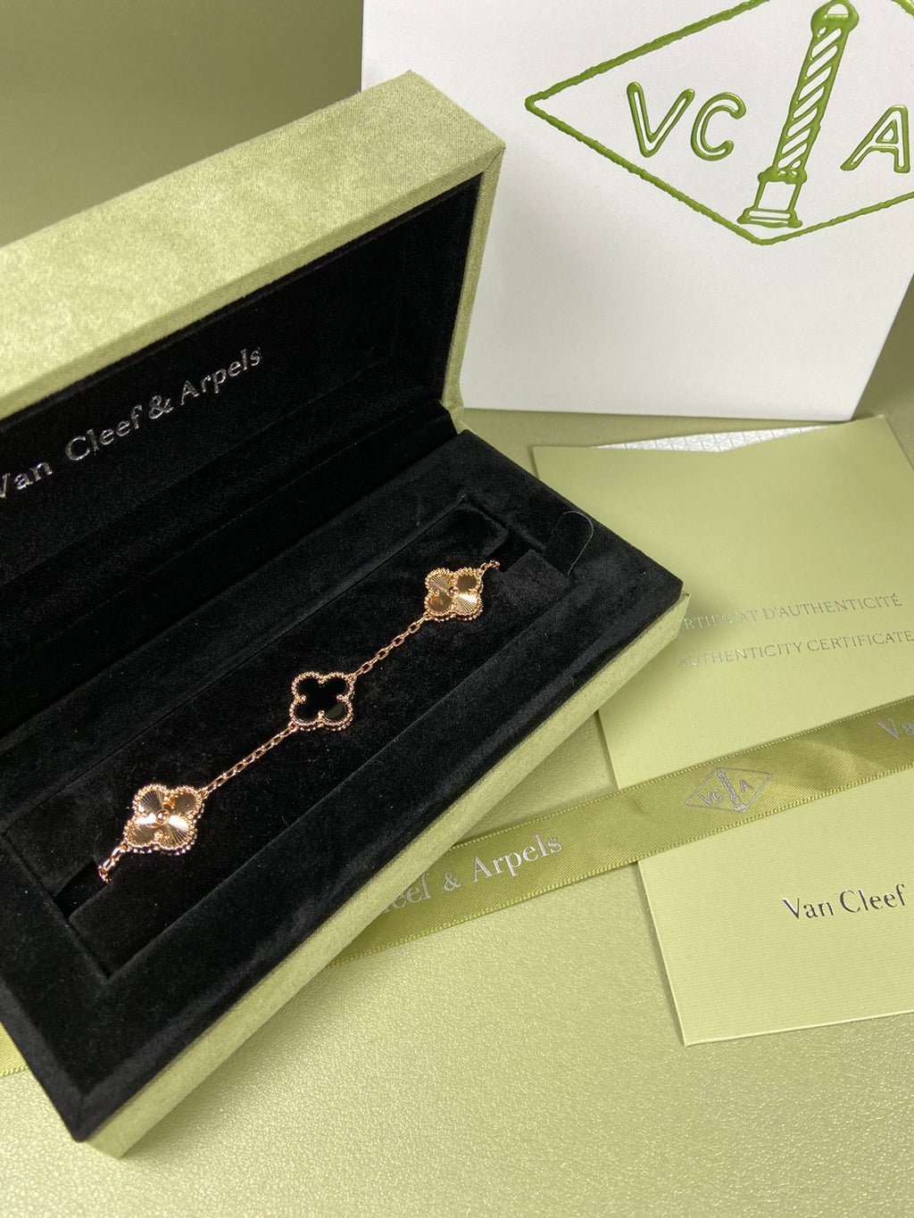 5XVA181K  Popular bracelets  5 flowers normal size1.5cm flower