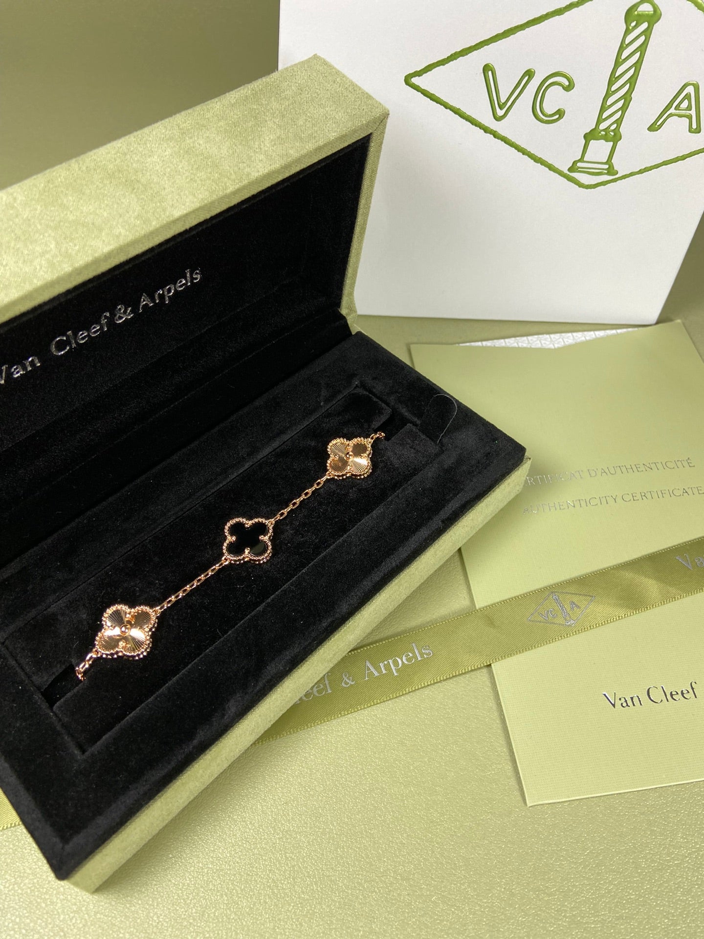 5XVA181K  Popular bracelets  5 flowers normal size1.5cm flower