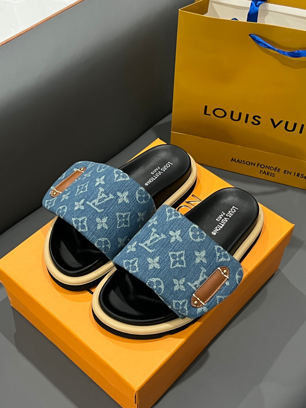14E73Z Popular Slippers