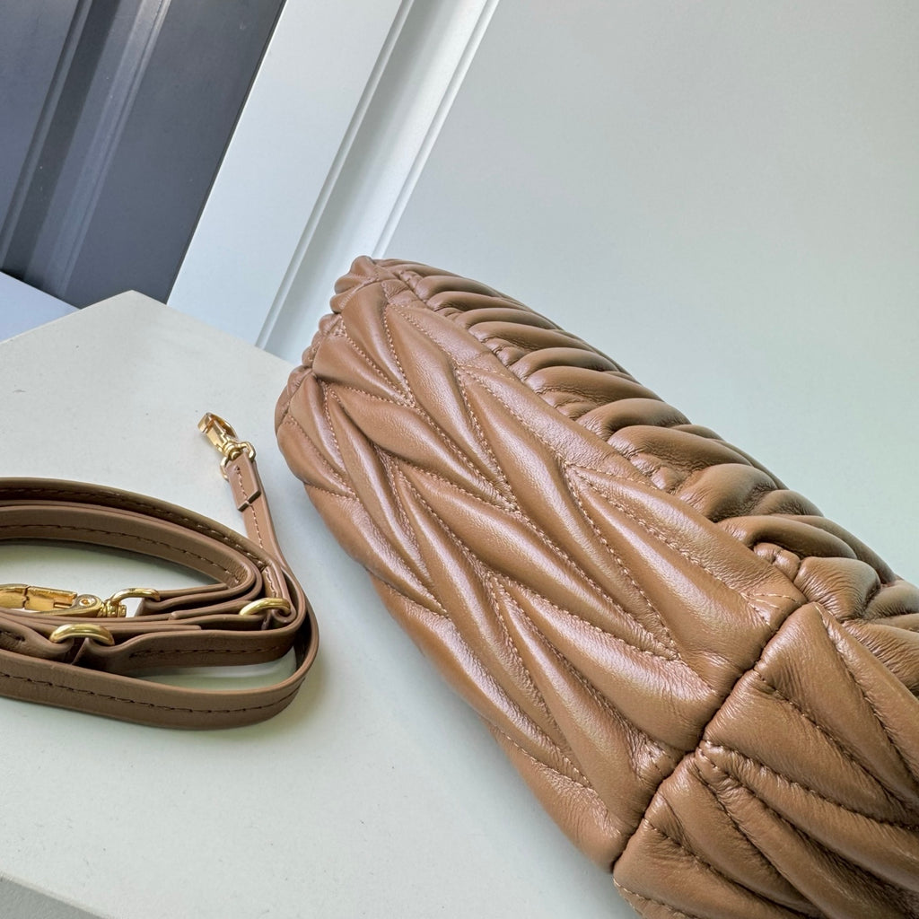 B1P46A120 Popular leather bag（29x24x10cm）