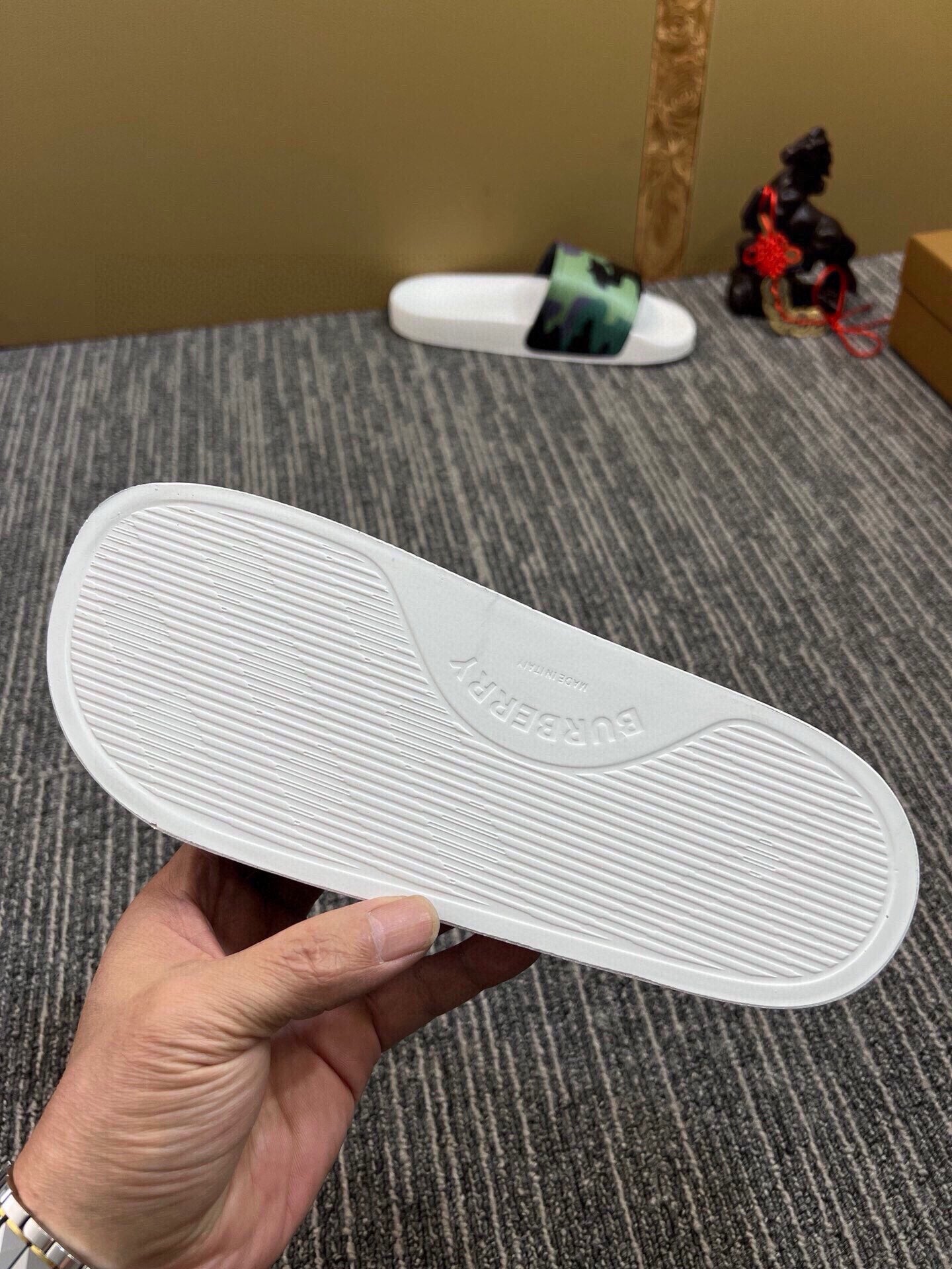 535ZR261Z Popular Slippers