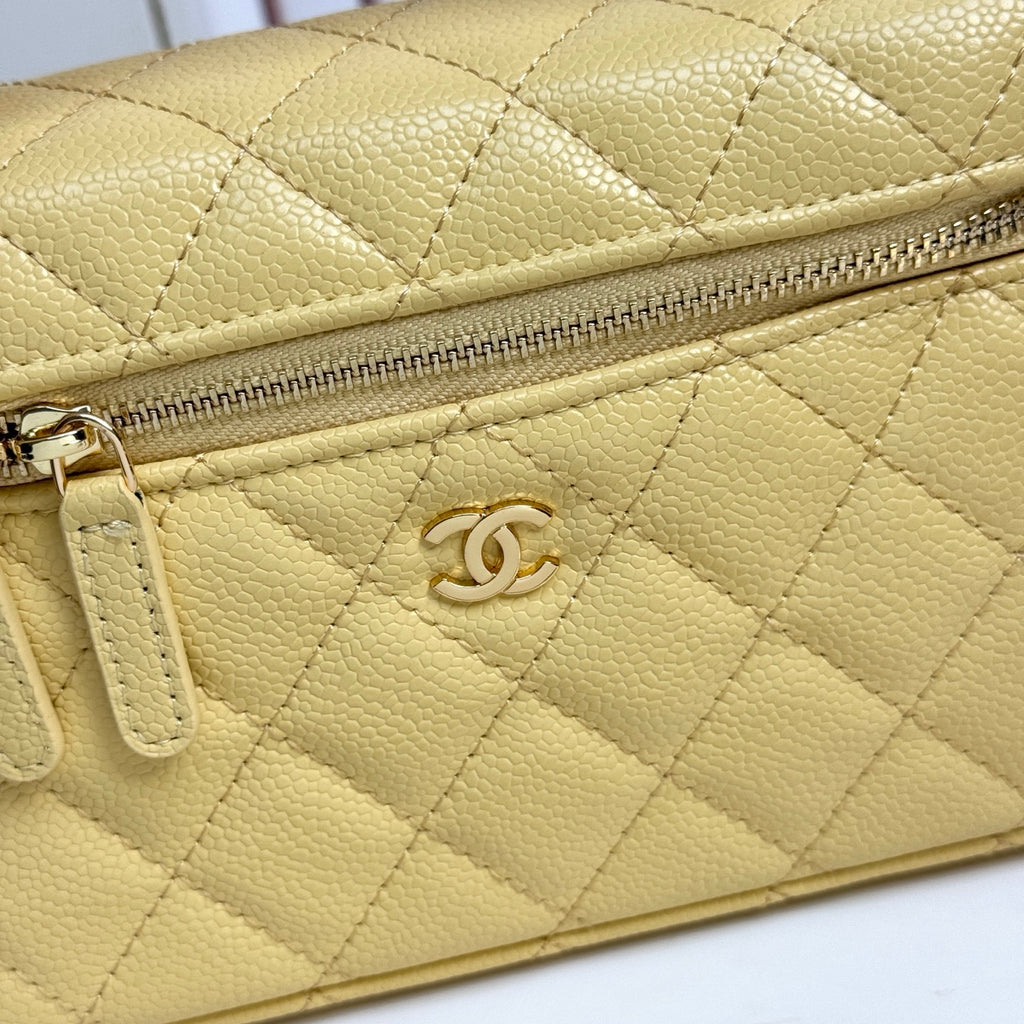 B1X66C19  Popular leather bag