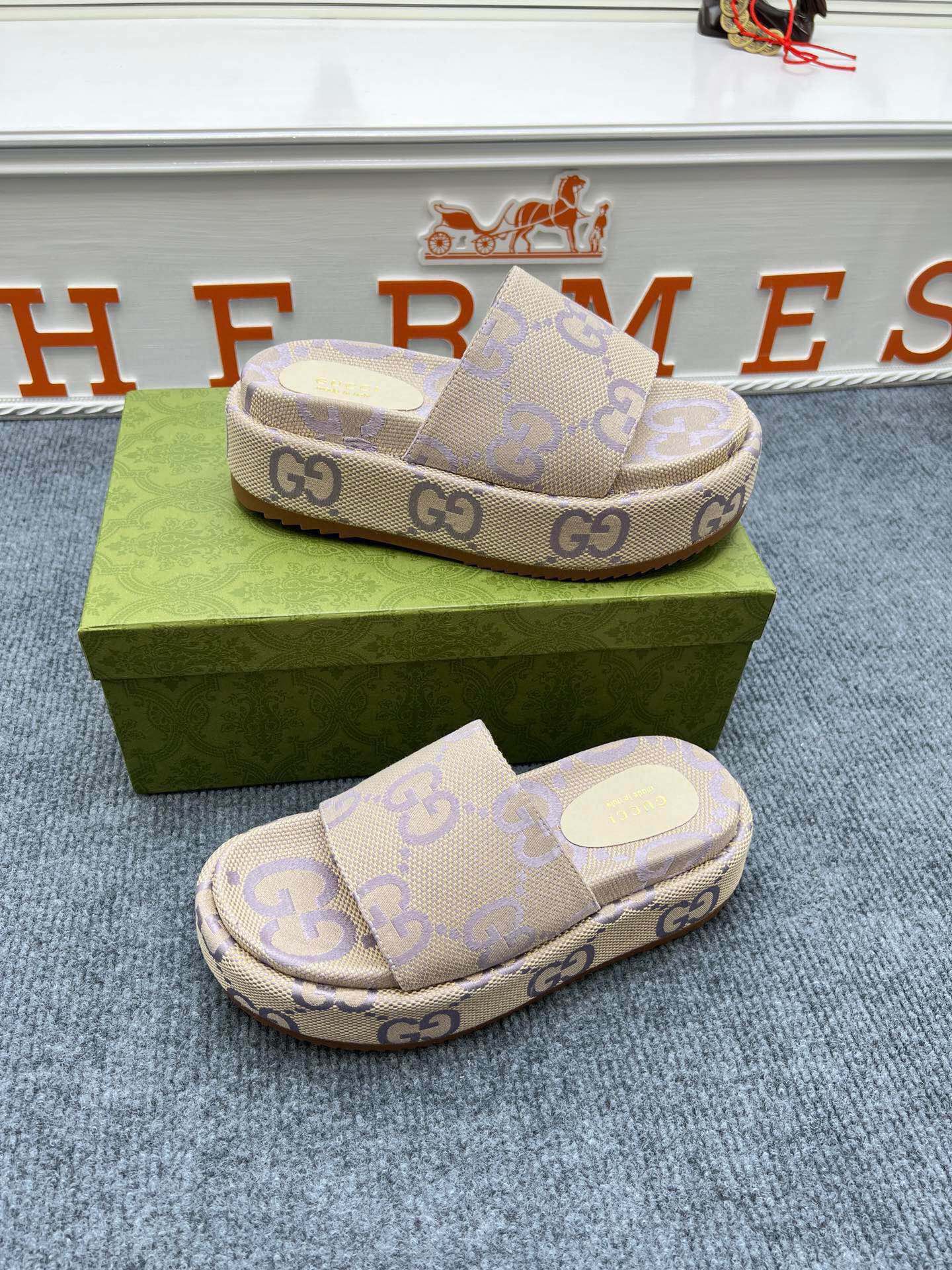 54B122Z Popular slippers  Sole thickness 5.5cm