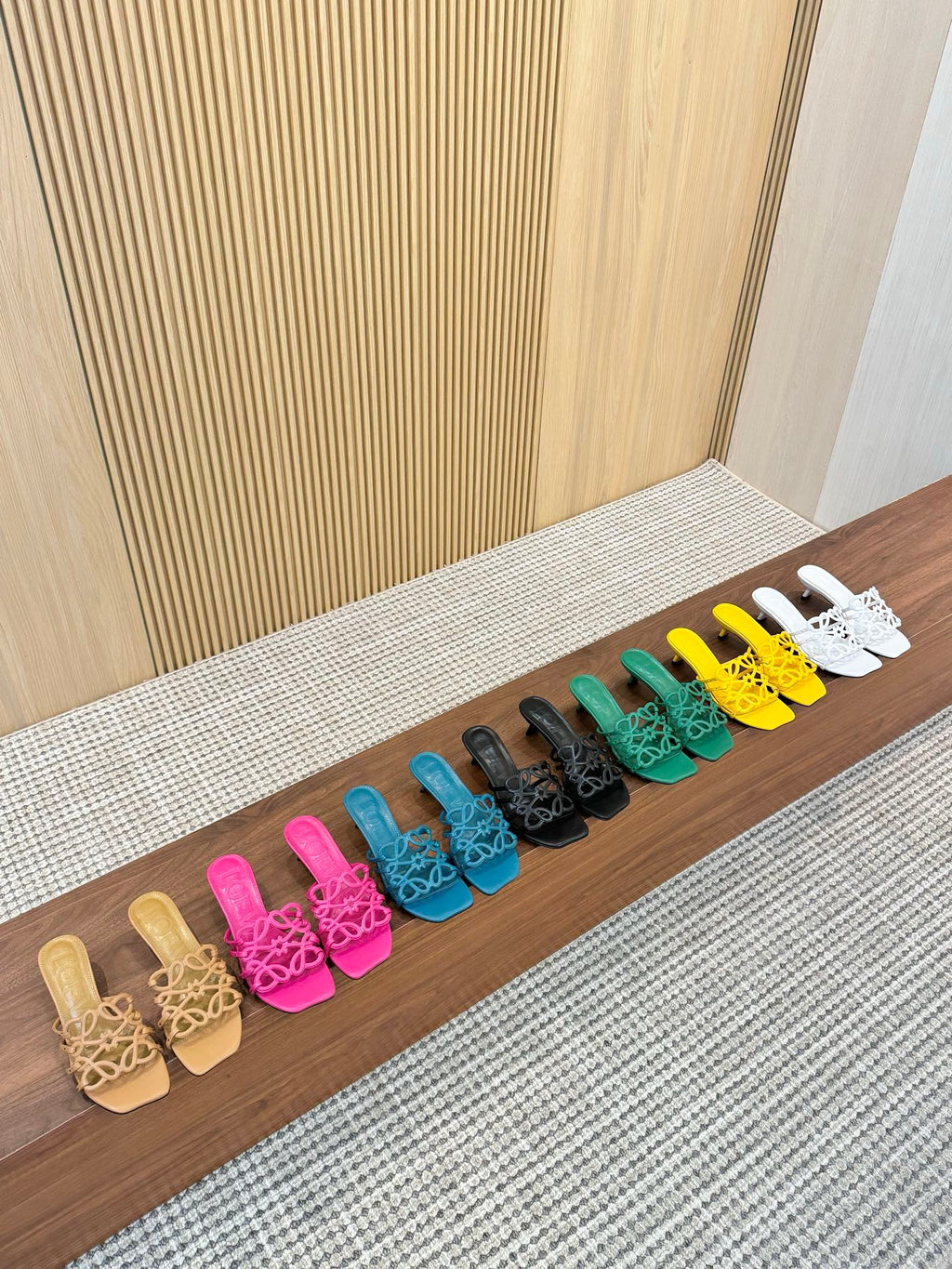 255QA33Z Popular  leather Slippers