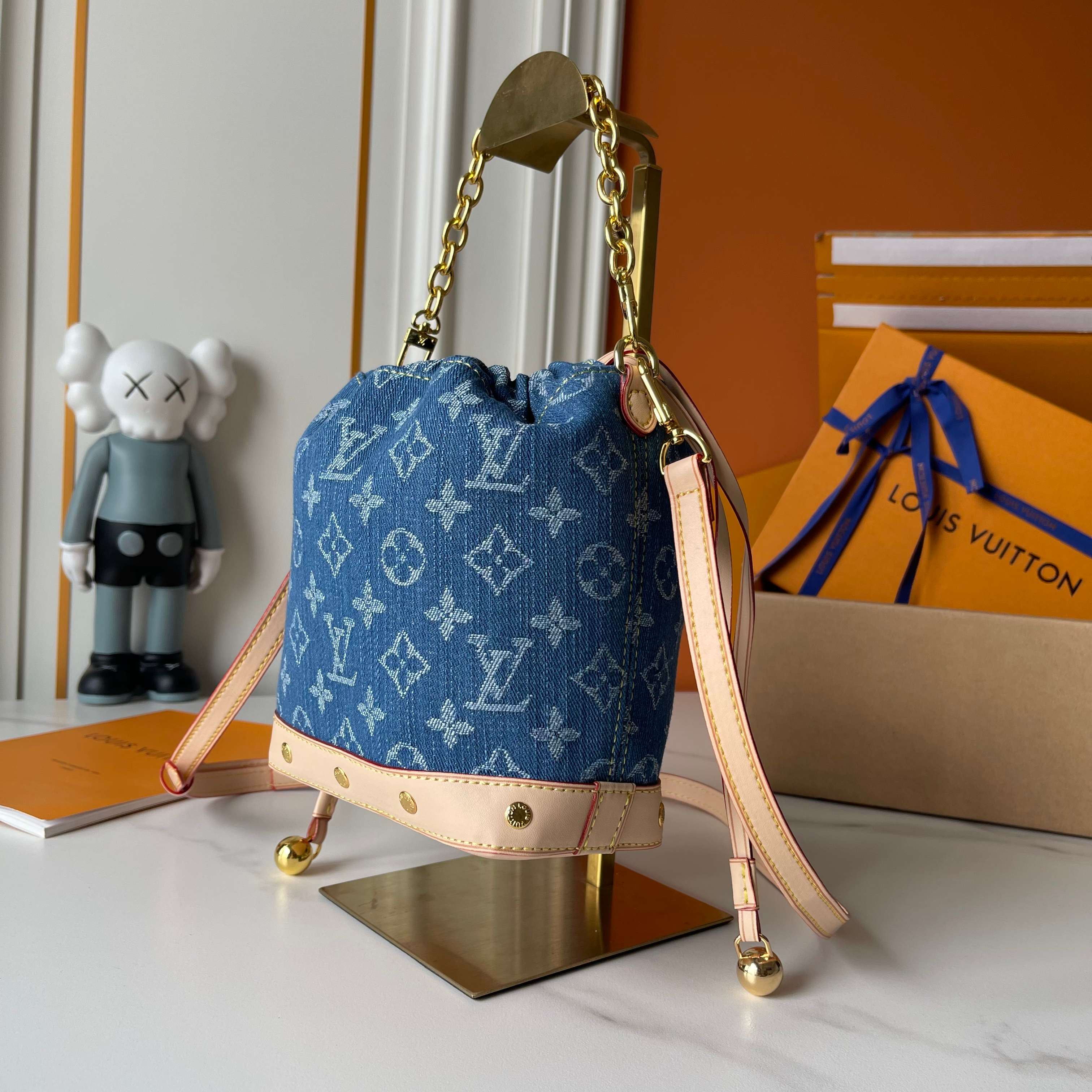 175NE21B Popular   Cowboy bag