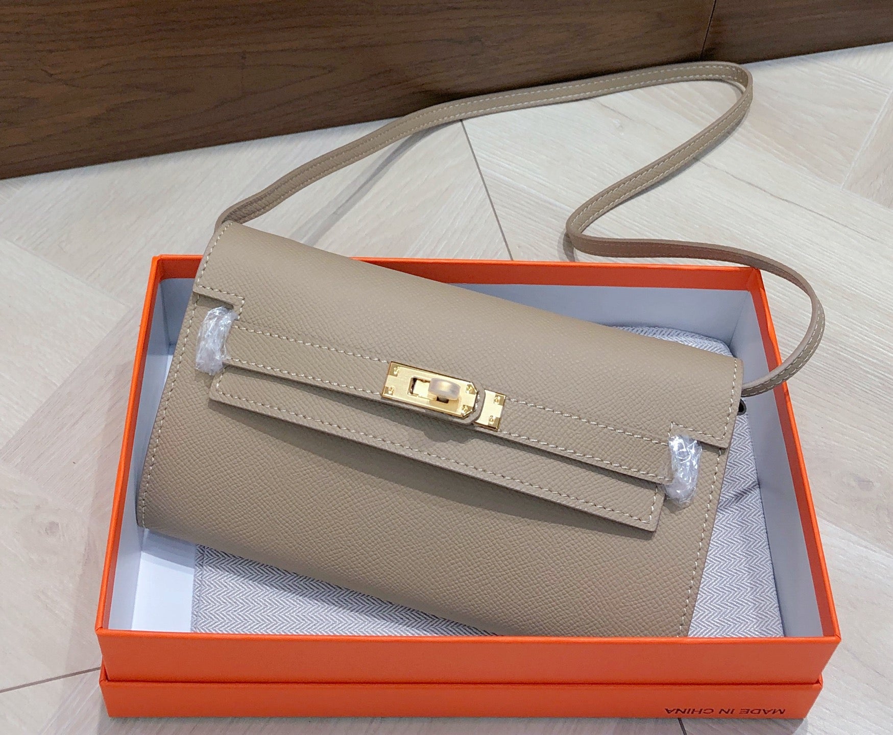 B1X66H11 Popular high-quality leather bag