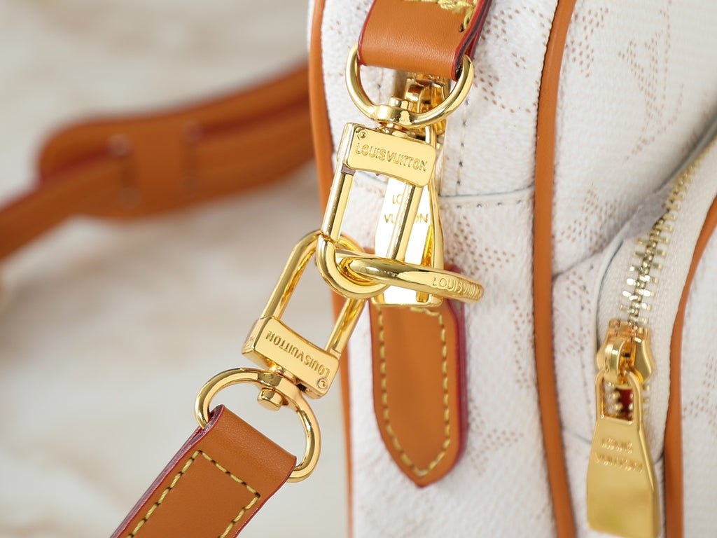 146PE109B Popular leather bag