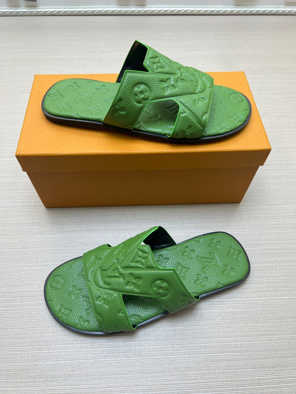 54E34Z Popular slippers