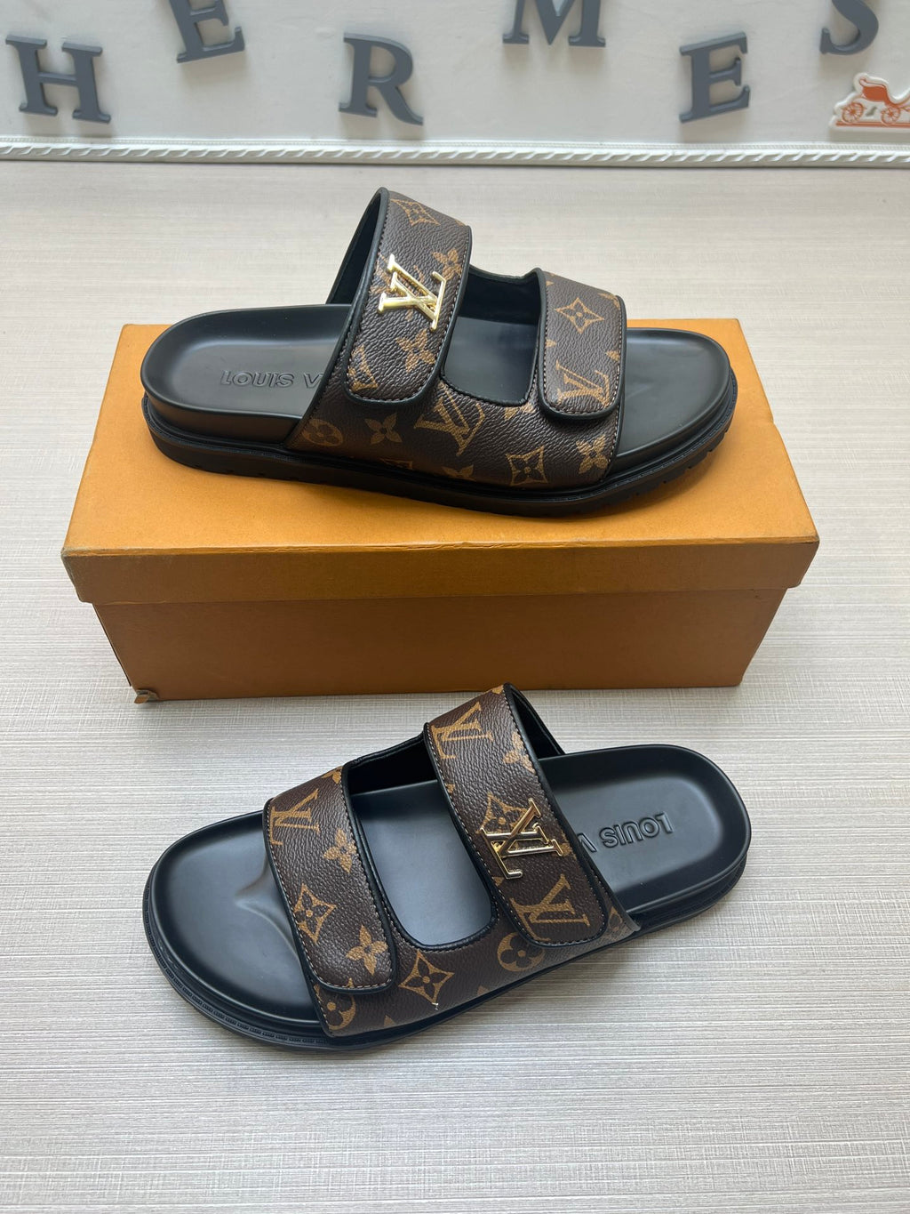 54E11Z Popular slippers