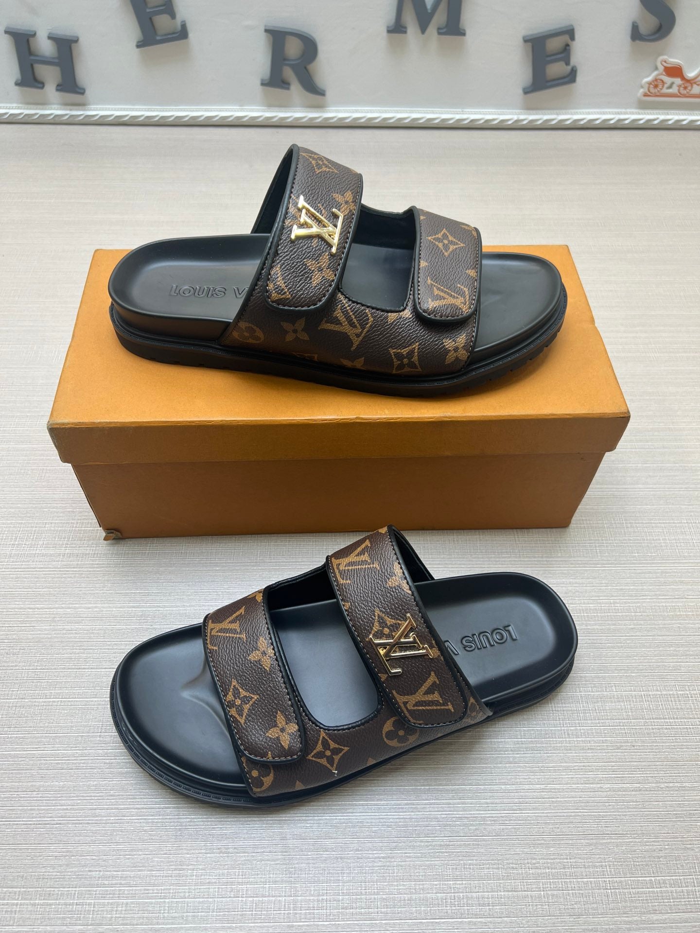 54E11Z Popular slippers